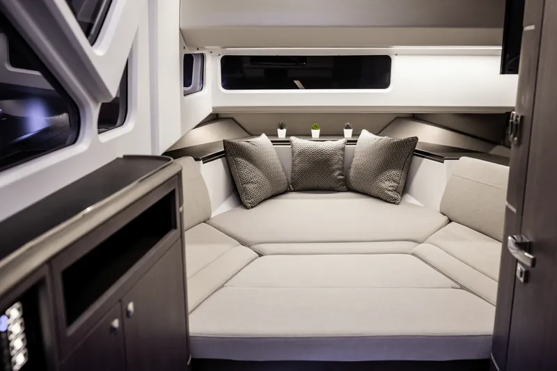 Slide: The Image of Galeon 335 GTO 2026 - 46