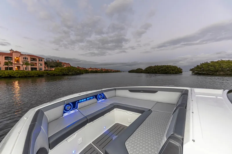 Slide: The Image of Galeon 335 GTO 2026 - 103