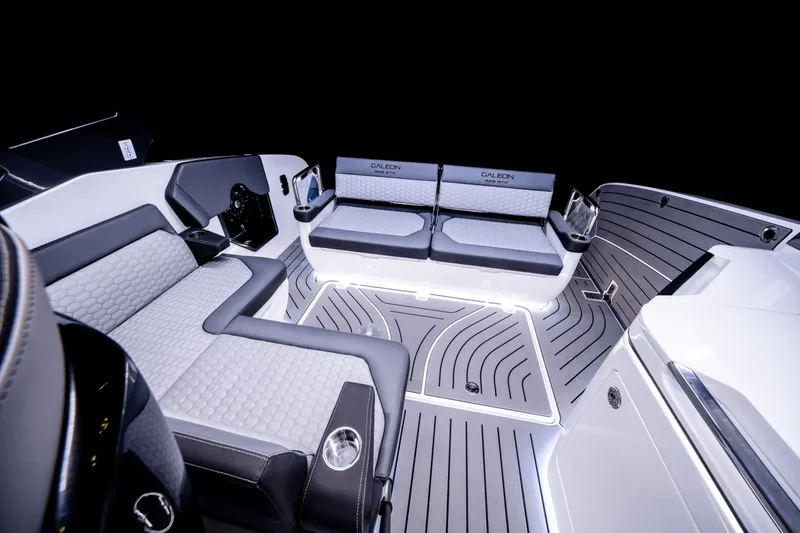 Slide: The Image of Galeon 335 GTO 2026 - 14