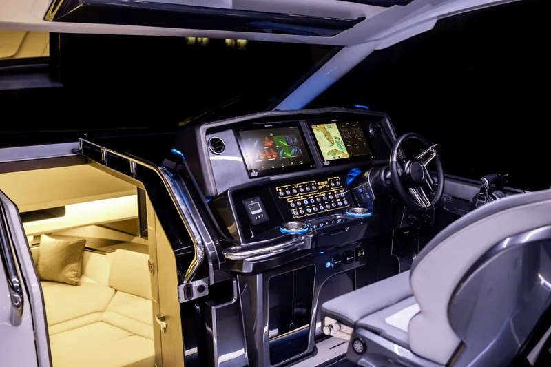 Slide: The Image of Galeon 335 GTO 2026 - 51