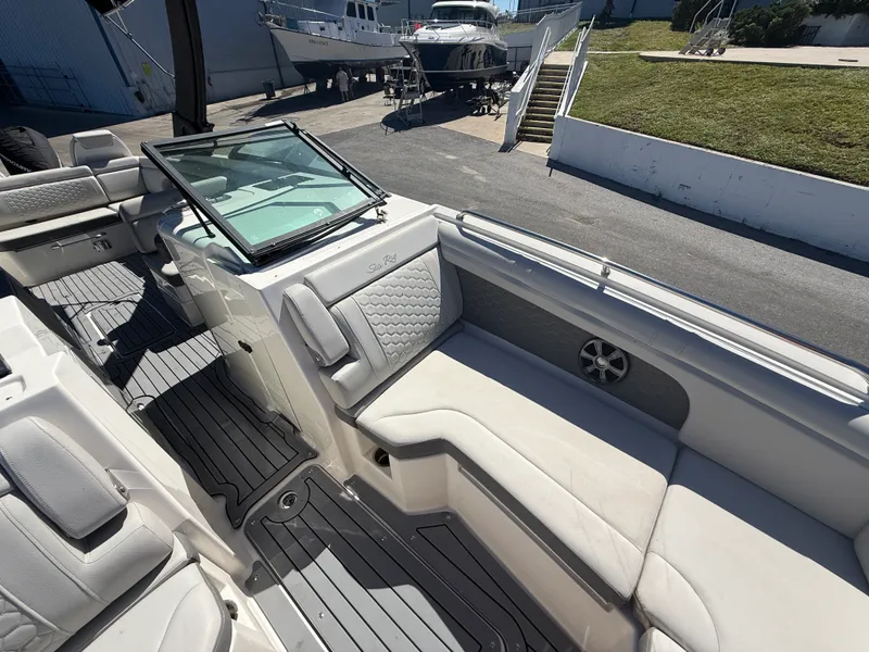 Slide: The Image of Sea Ray 29 SDX 2021 - 6