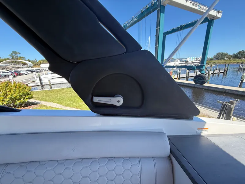 Slide: The Image of Sea Ray 29 SDX 2021 - 20