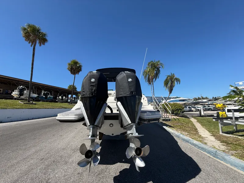 Slide: The Image of Sea Ray 29 SDX 2021 - 3