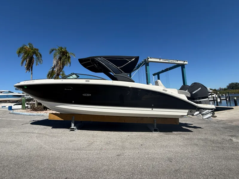 Slide: The Image of Sea Ray 29 SDX 2021 - 1