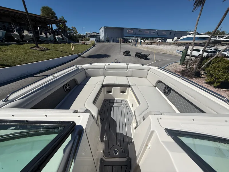 Slide: The Image of Sea Ray 29 SDX 2021 - 5