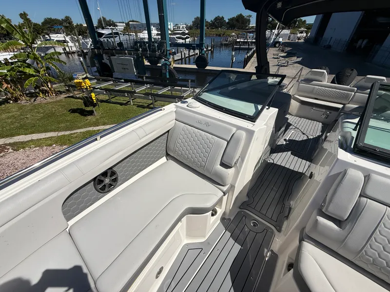 Slide: The Image of Sea Ray 29 SDX 2021 - 7