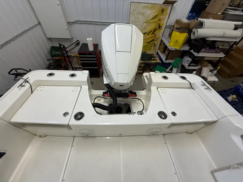 Slide: The Image of Boston Whaler 210 MONTAUK 2025 - 7