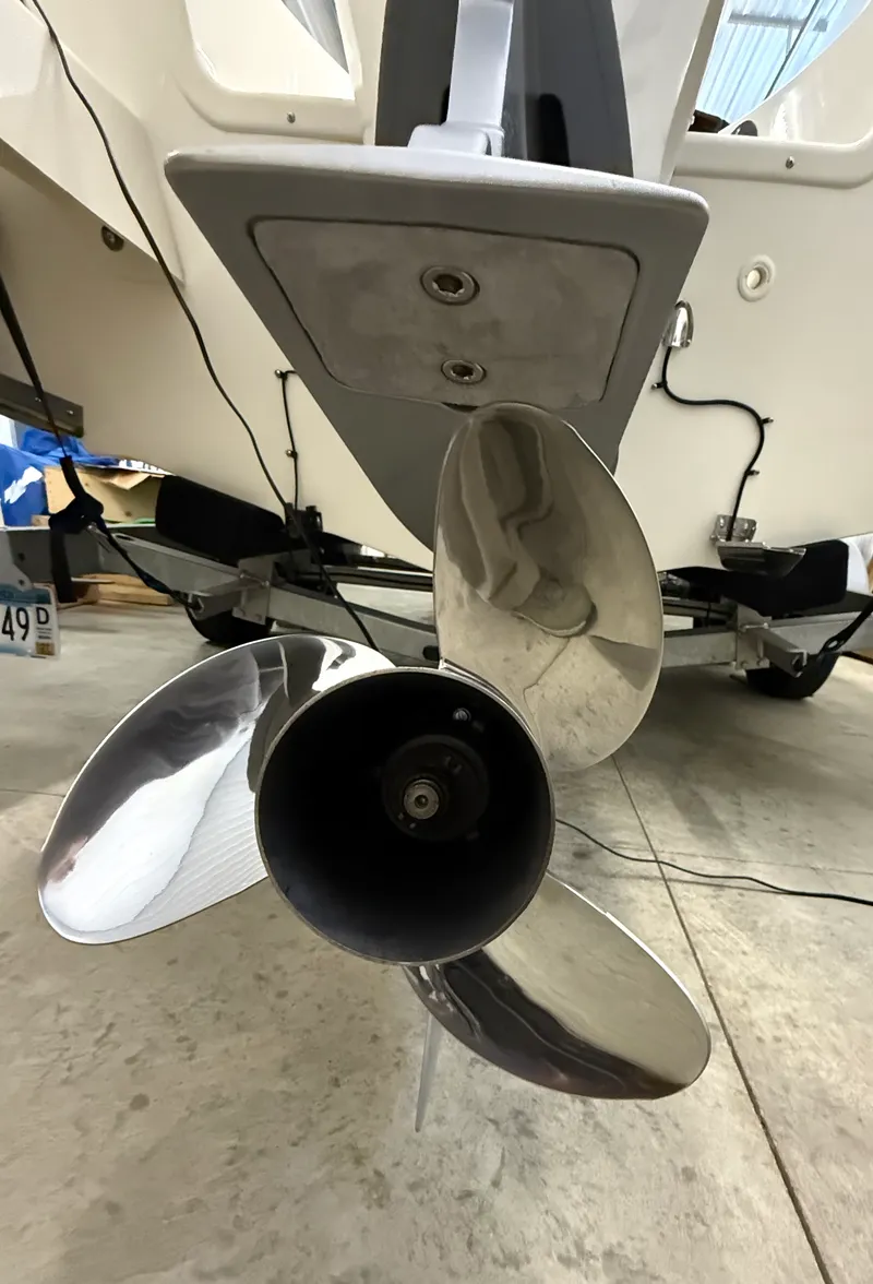 Slide: The Image of Boston Whaler 210 MONTAUK 2025 - 16