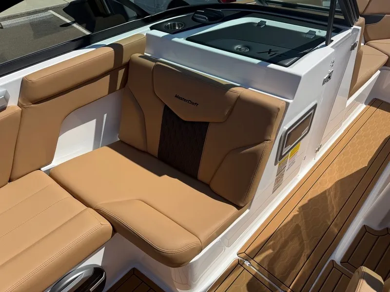 Slide: The Image of MasterCraft XT23 2026 - 15