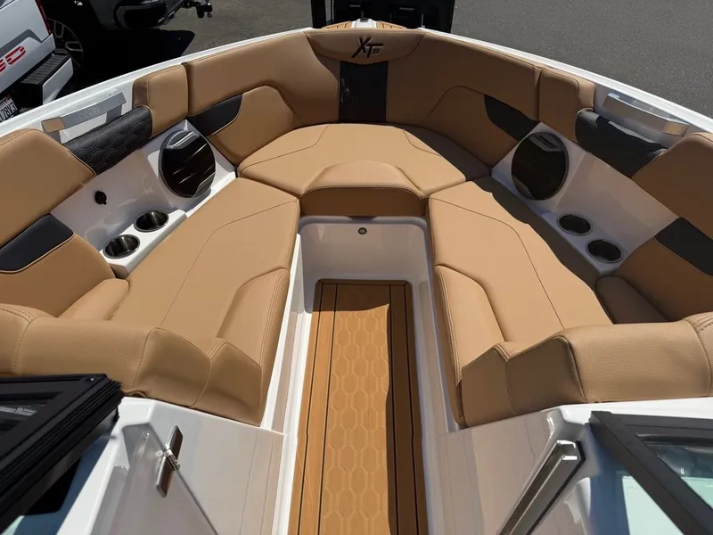 Slide: The Image of MasterCraft XT23 2026 - 16