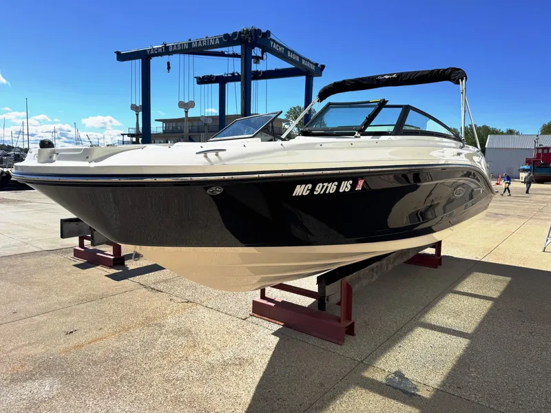 Slide: The Image of Sea Ray SPX 230 2022 - 3