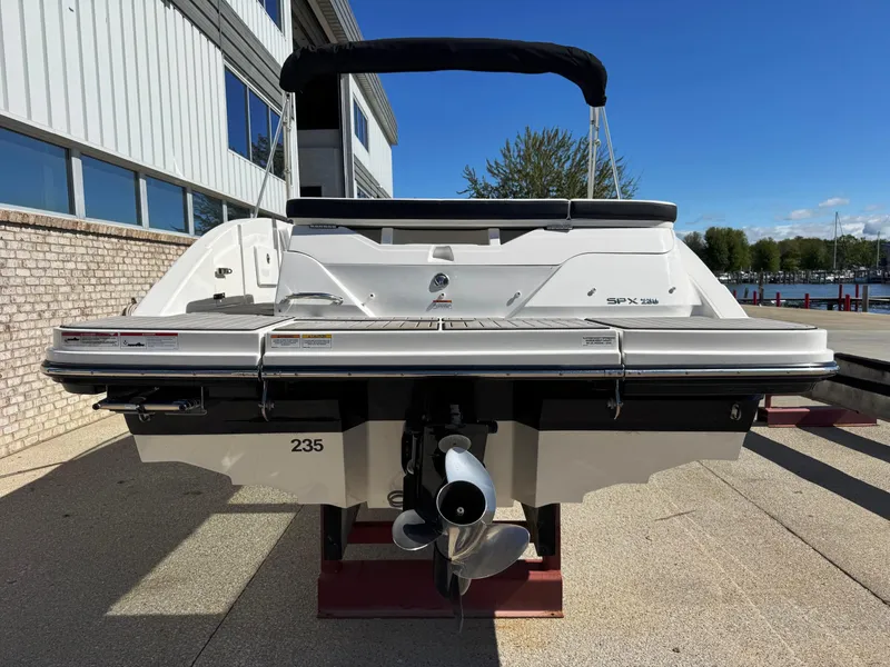 Slide: The Image of Sea Ray SPX 230 2022 - 4