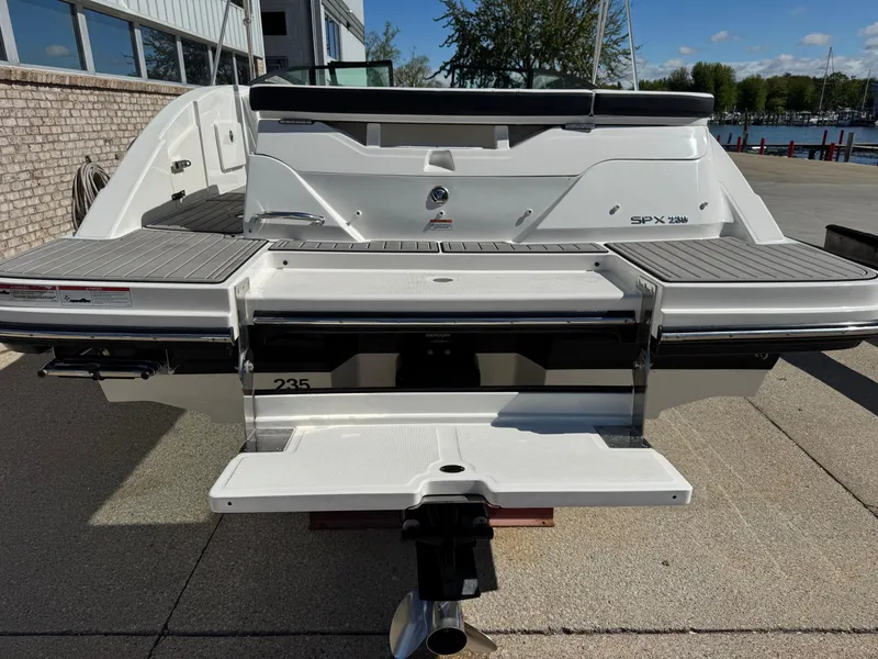 Slide: The Image of Sea Ray SPX 230 2022 - 5
