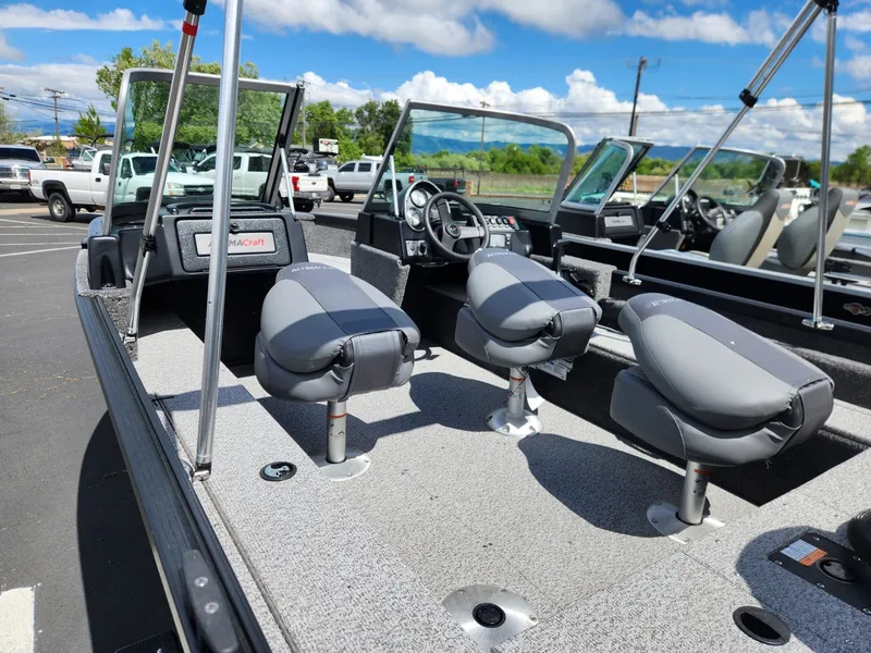 Slide: The Image of Alumacraft Classic 165 Sport 2026 - 2