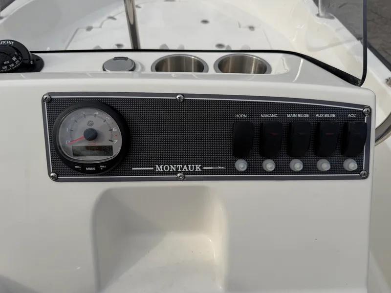 Slide: The Image of Boston Whaler 170 MONTAUK 2023 - 13