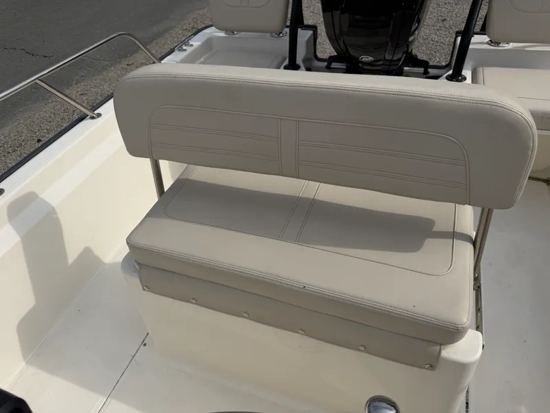 Slide: The Image of Boston Whaler 170 MONTAUK 2023 - 10