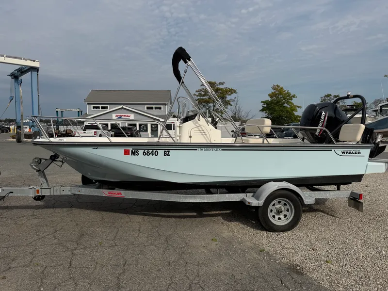 Slide: The Image of Boston Whaler 170 MONTAUK 2023 - 2