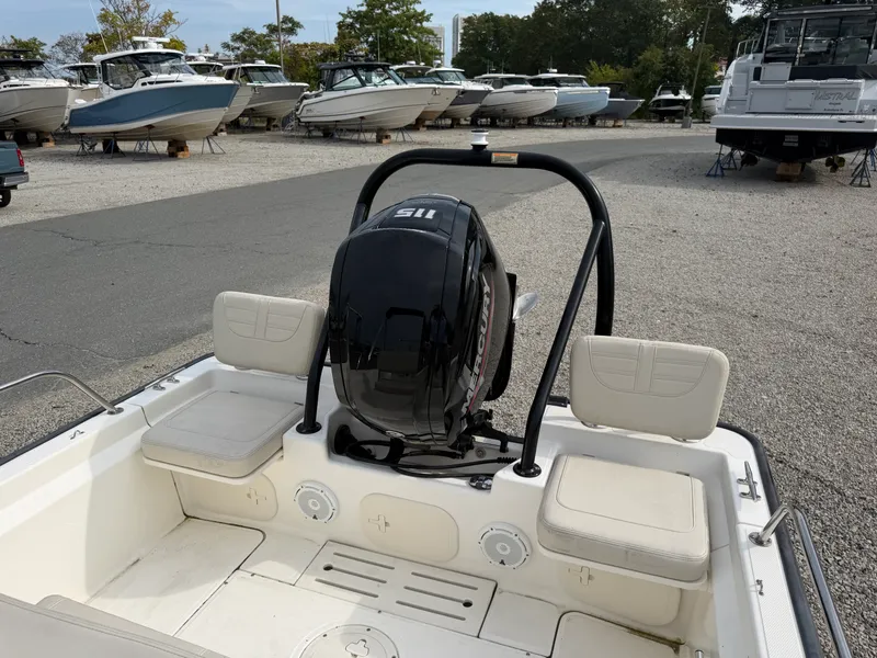 Slide: The Image of Boston Whaler 170 MONTAUK 2023 - 7