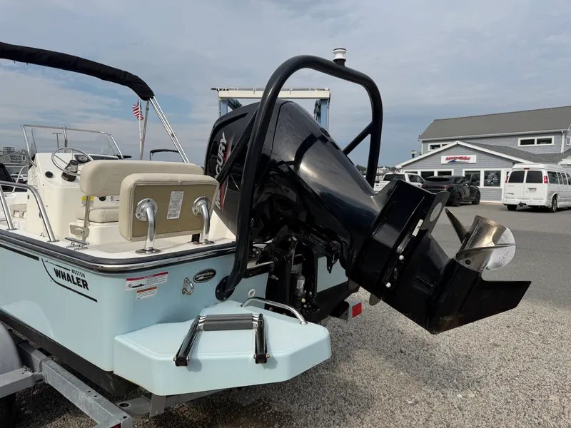 Slide: The Image of Boston Whaler 170 MONTAUK 2023 - 5