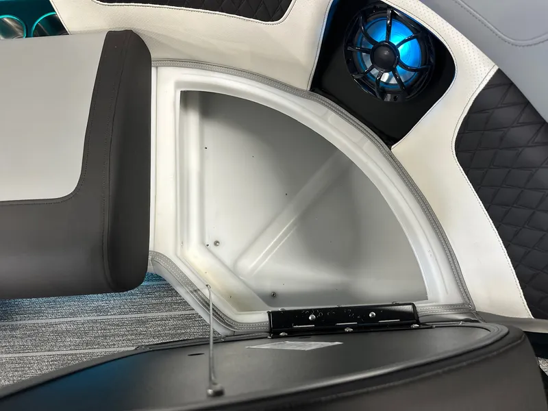 Slide: The Image of Premier 230SOLARIS 2027 - 39