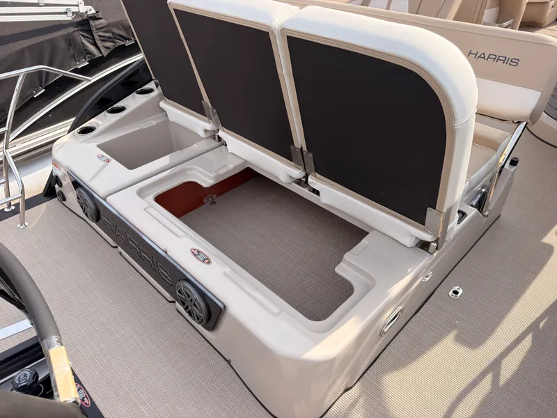 Slide: The Image of Harris Grand Mariner 230 2027 - 5
