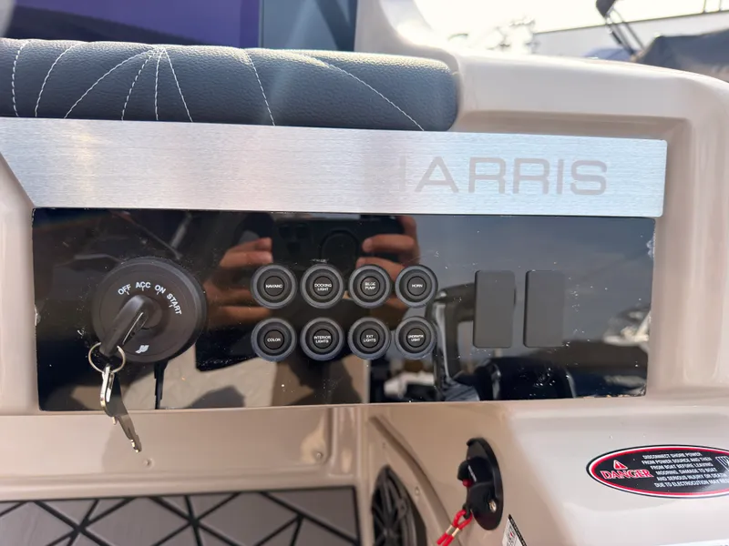 Slide: The Image of Harris Grand Mariner 230 2027 - 4