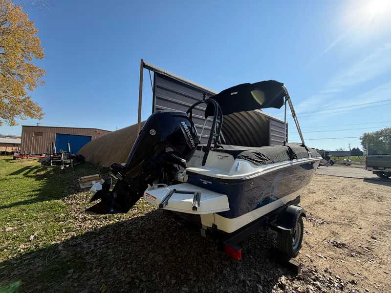 Slide: The Image of Bayliner ELEMENT E18 2021 - 3