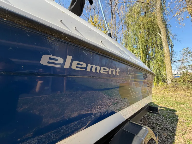 Slide: The Image of Bayliner ELEMENT E18 2021 - 28