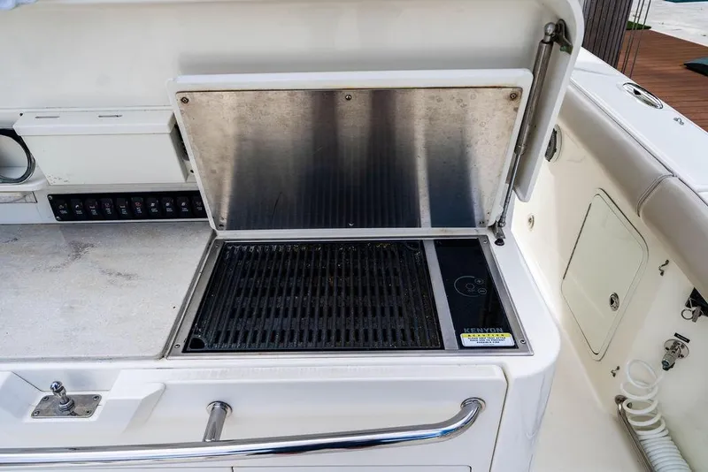 Slide: The Image of Boston Whaler 350 Outrage 2018 - 19