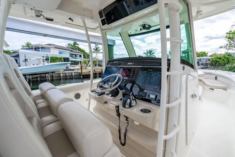 Slide: The Image of Boston Whaler 350 Outrage 2018 - 26