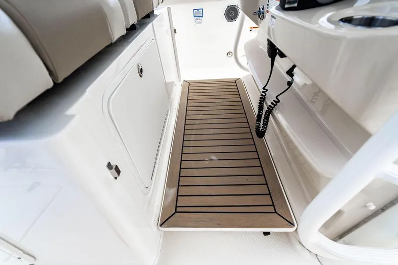Slide: The Image of Boston Whaler 350 Outrage 2018 - 27