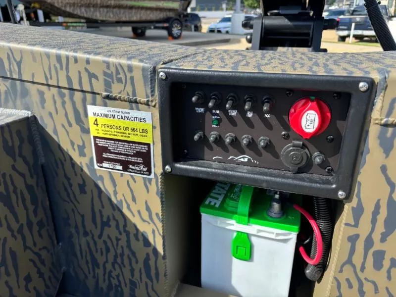 Slide: The Image of Gator-Tail 17/50 Mid-Deck Savage Series 2027 - 12
