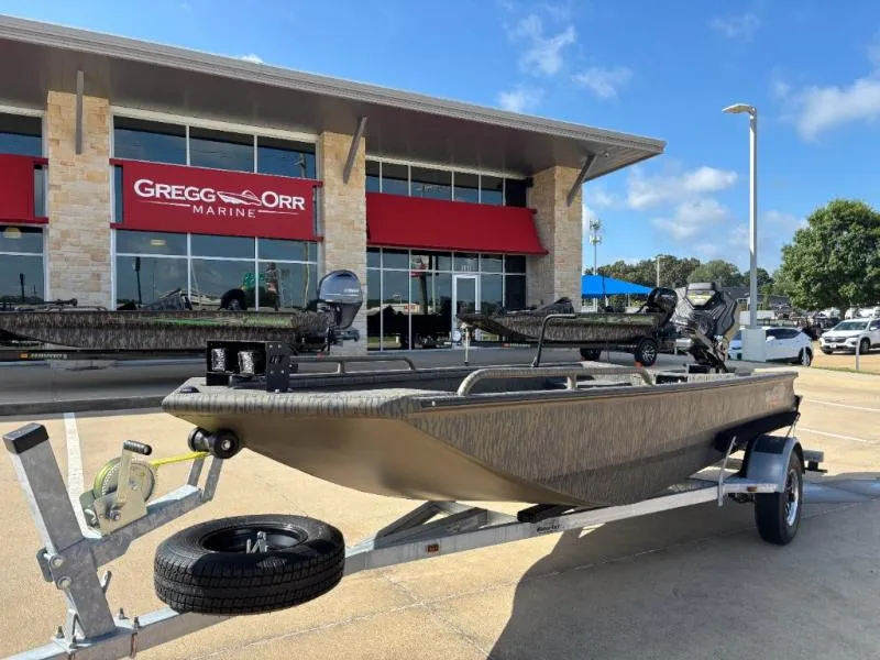 The Image of Gator-Tail 17/50 Mid-Deck Savage Series 2027 - 0