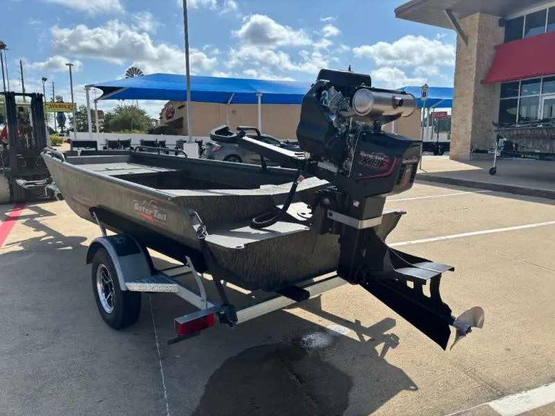 Slide: The Image of Gator-Tail 17/50 Mid-Deck Savage Series 2027 - 6