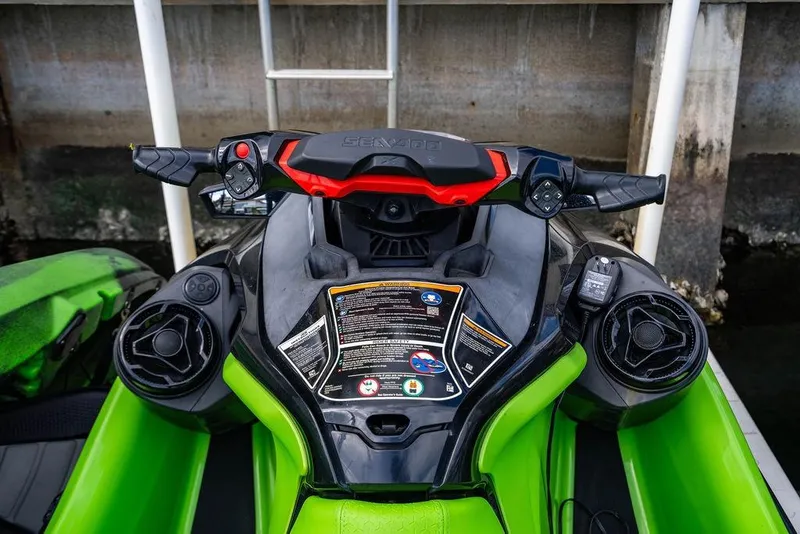 Slide: The Image of Sea-Doo RXT-X 300 2020 - 6
