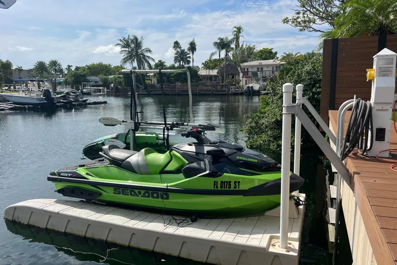 Slide: The Image of Sea-Doo RXT-X 300 2020 - 8