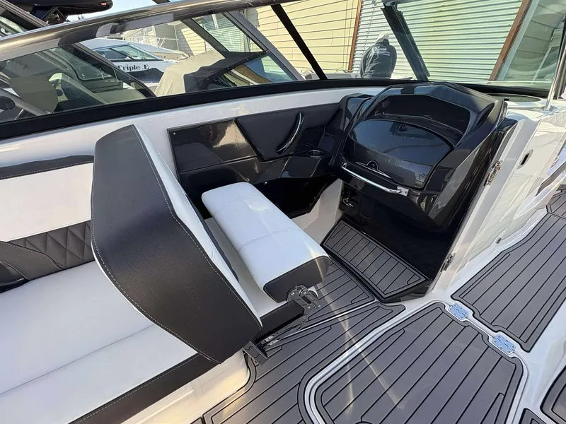 Slide: The Image of Monterey 305SS 2023 - 18