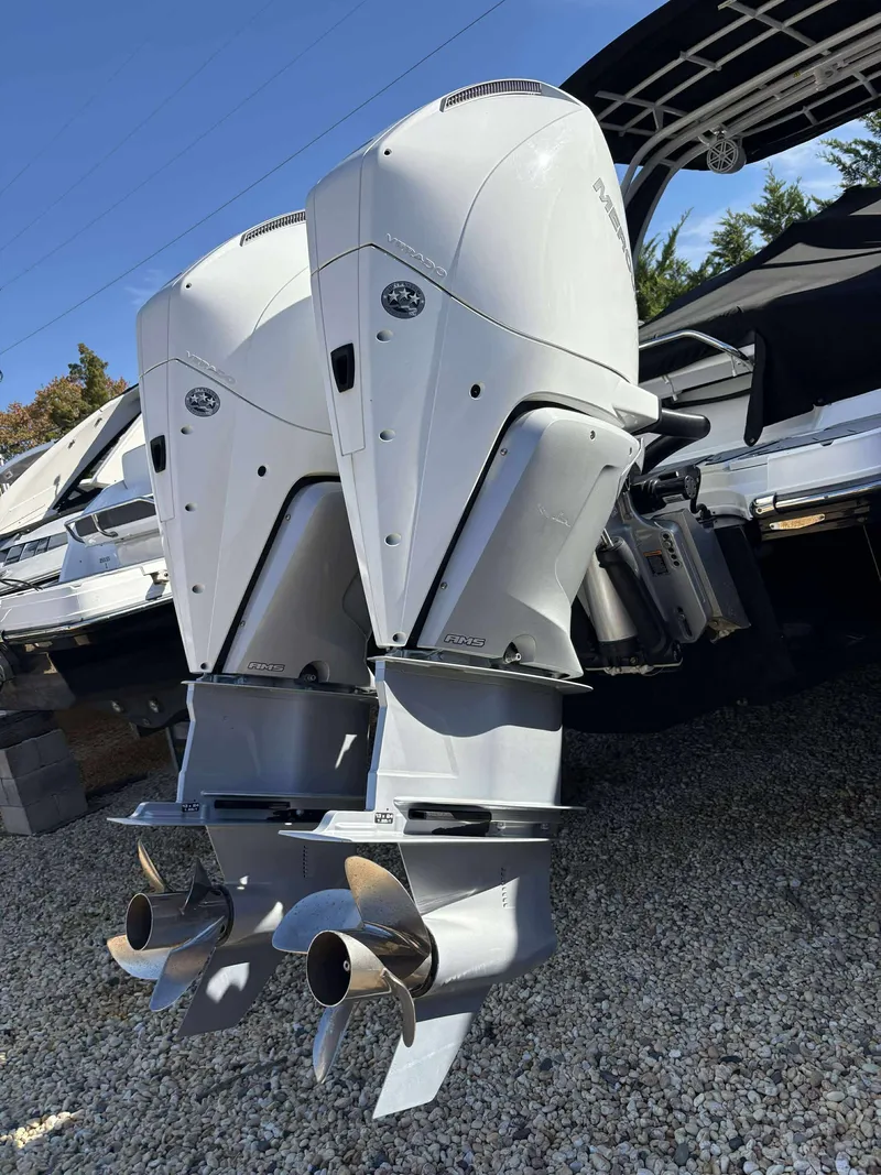Slide: The Image of Monterey 305SS 2023 - 2