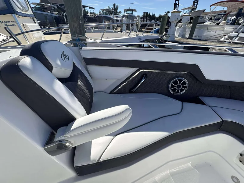 Slide: The Image of Monterey 278SS 2018 - 14