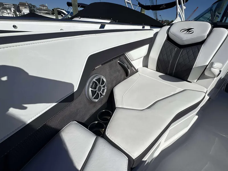 Slide: The Image of Monterey 278SS 2018 - 8