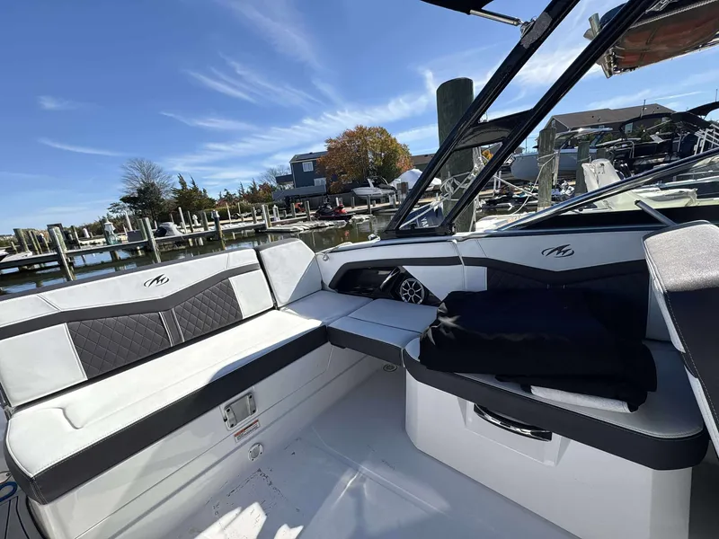 Slide: The Image of Monterey 278SS 2018 - 16