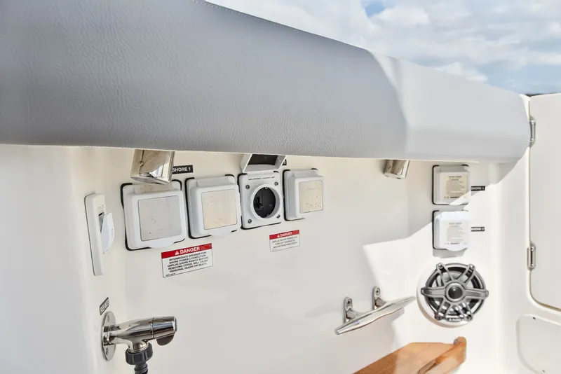 Slide: The Image of Boston Whaler 350 REALM 2025 - 56