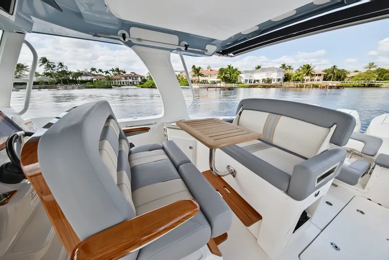 Slide: The Image of Boston Whaler 350 REALM 2025 - 49