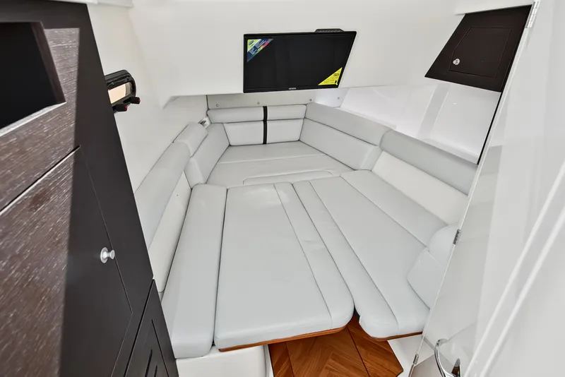 Slide: The Image of Boston Whaler 350 REALM 2025 - 28