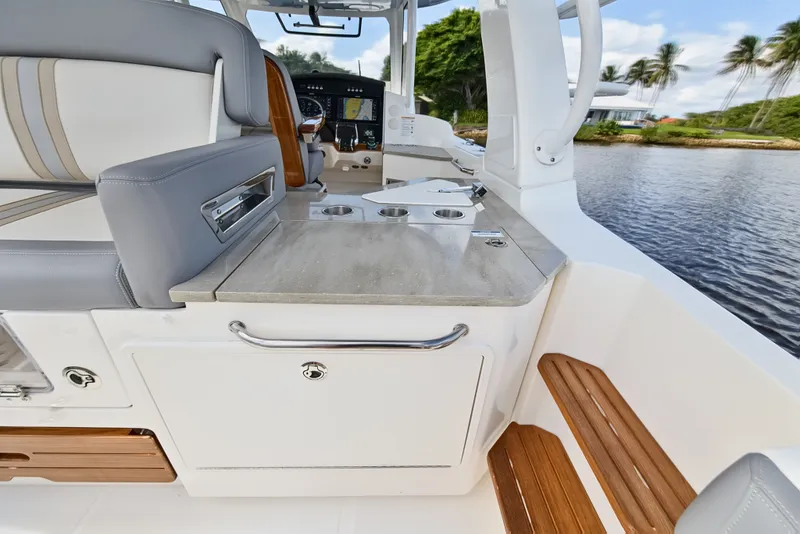 Slide: The Image of Boston Whaler 350 REALM 2025 - 40