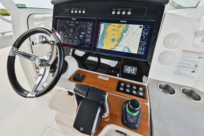 Slide: The Image of Boston Whaler 350 REALM 2025 - 60