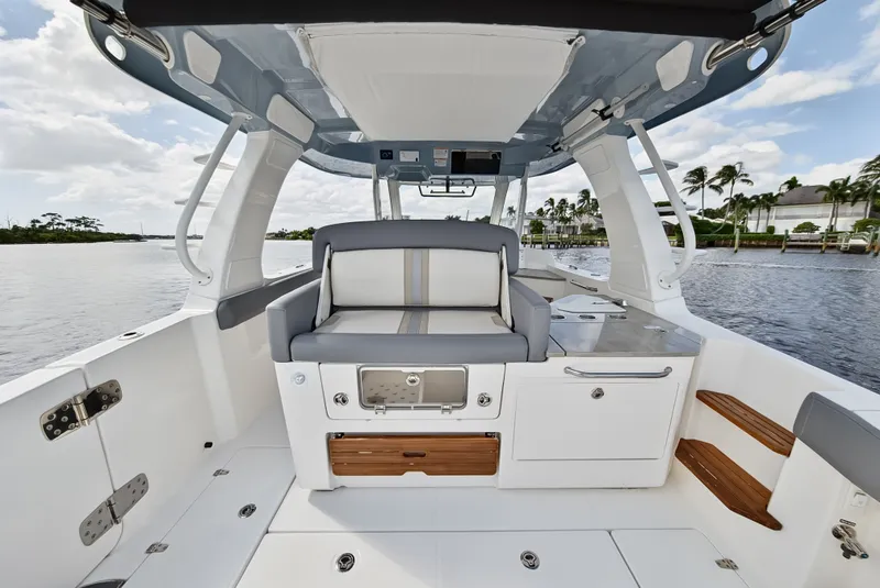 Slide: The Image of Boston Whaler 350 REALM 2025 - 53