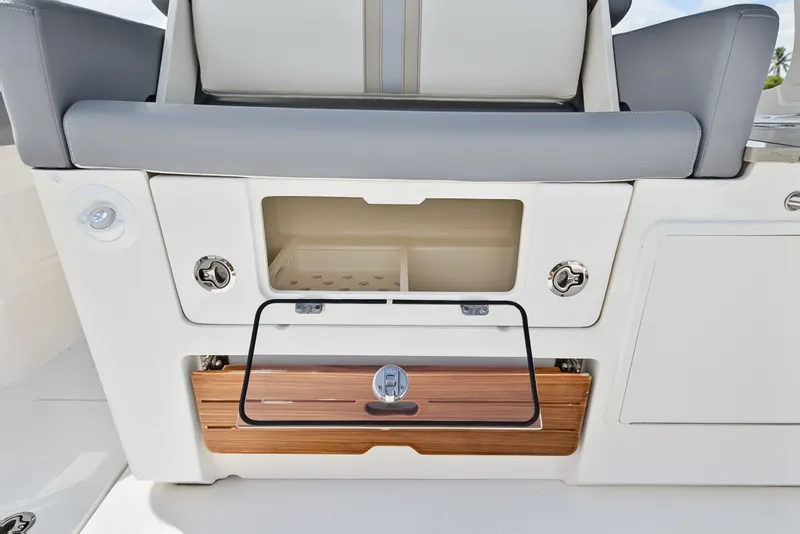 Slide: The Image of Boston Whaler 350 REALM 2025 - 55