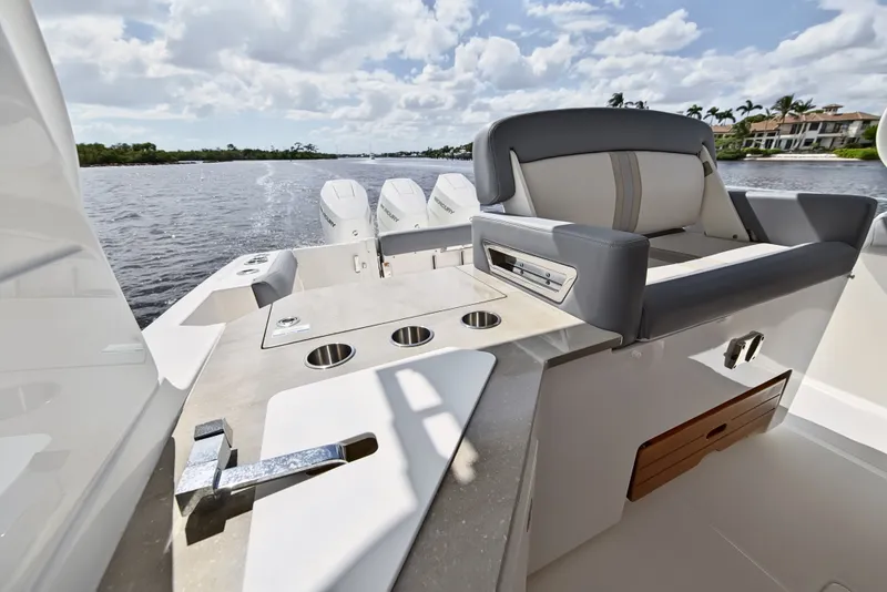 Slide: The Image of Boston Whaler 350 REALM 2025 - 69