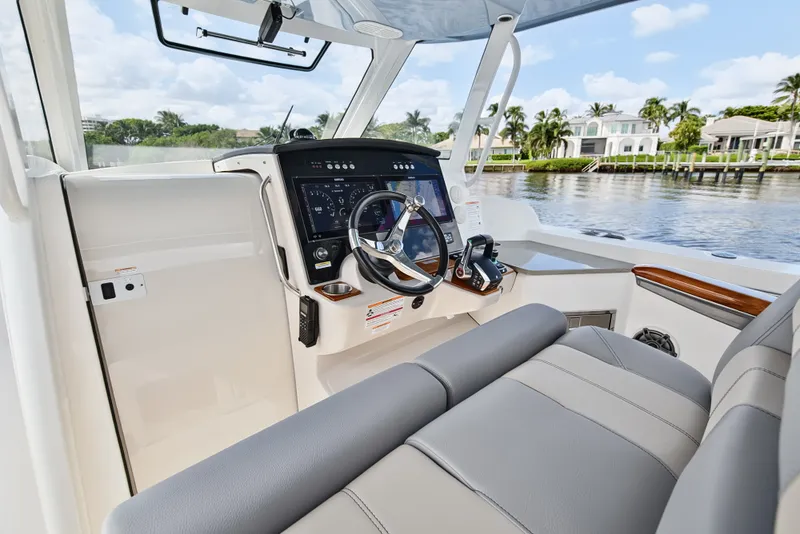 Slide: The Image of Boston Whaler 350 REALM 2025 - 57